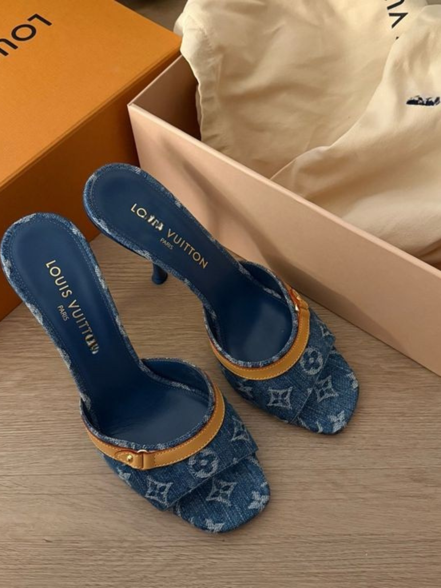 LUI4 KITTEN HEELS